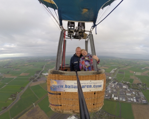 Ballonvaren met 2 personen boven Noord Holland